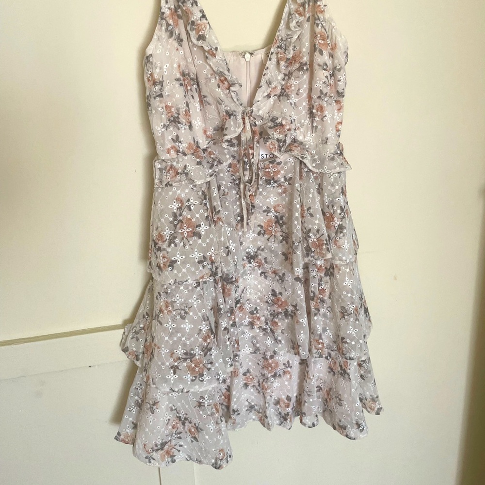 Storia Floral tiered sun dress with peekaboo cutout M